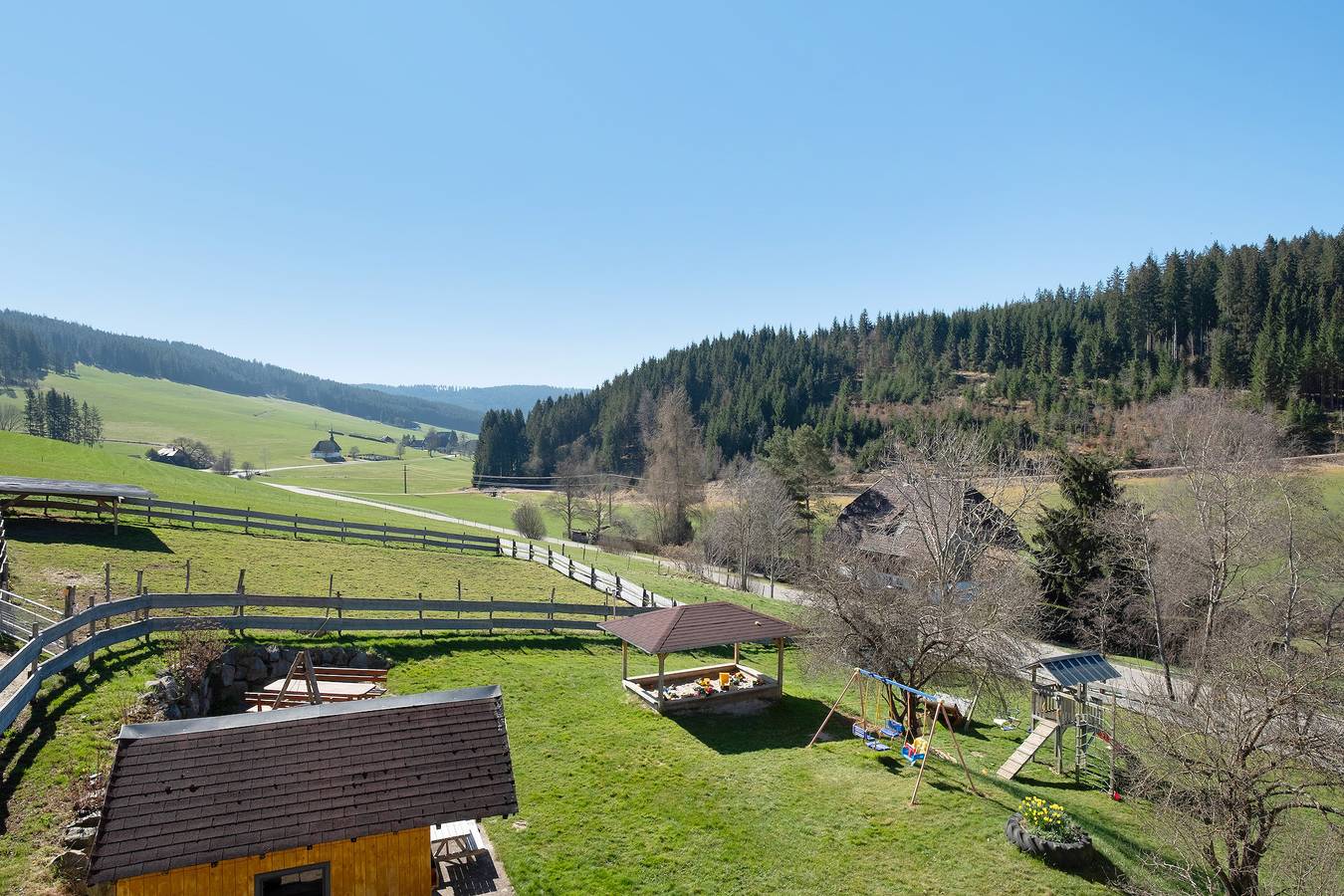 Ganze Wohnung, Ferienwohnung Kuhgeflüster" mit gemeinsamer Terrasse, Gemeinschaftsgarten und Wi-Fi in Suedlicher Schwarzwald, Titisee-Neustadt