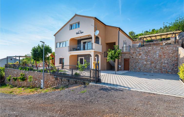 Ferienhaus für 9 Personen, mit Terrasse und Pool sowie Ausblick in Jasenice
