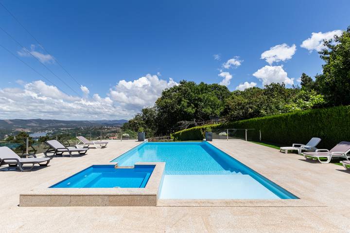 Villa for 9 people, with garden in Northern Portugal