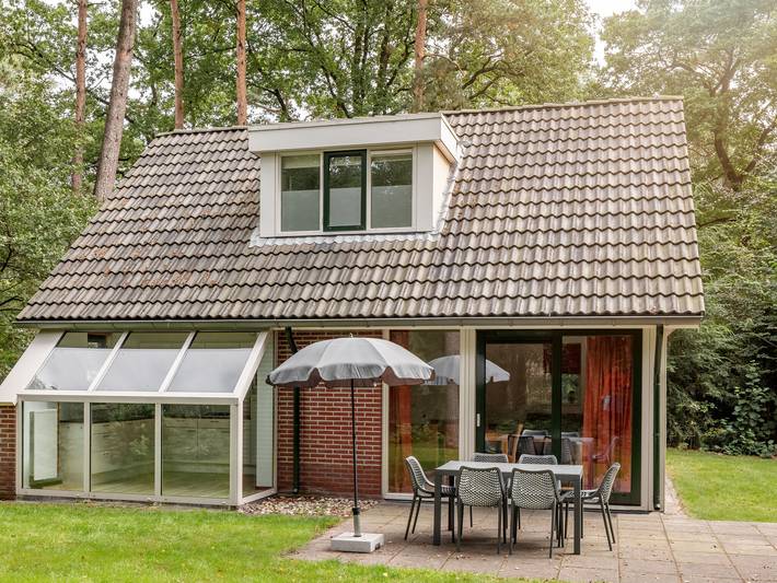 Bungalow voor 6 personen, with Terras and Tuin as well as Zwembad in Borger
