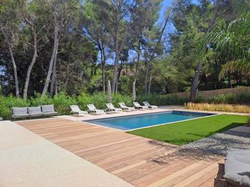 Location de vacances pour 12 personnes, avec terrasse et piscine dans Plage de la Madrague