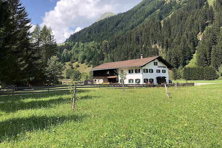 Ferienhaus für 8 Personen, mit Terrasse und Garten