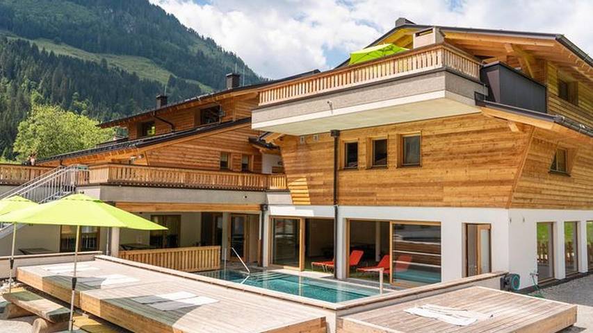 Chalet für 24 Personen, mit Terrasse und Pool in Kleinarl