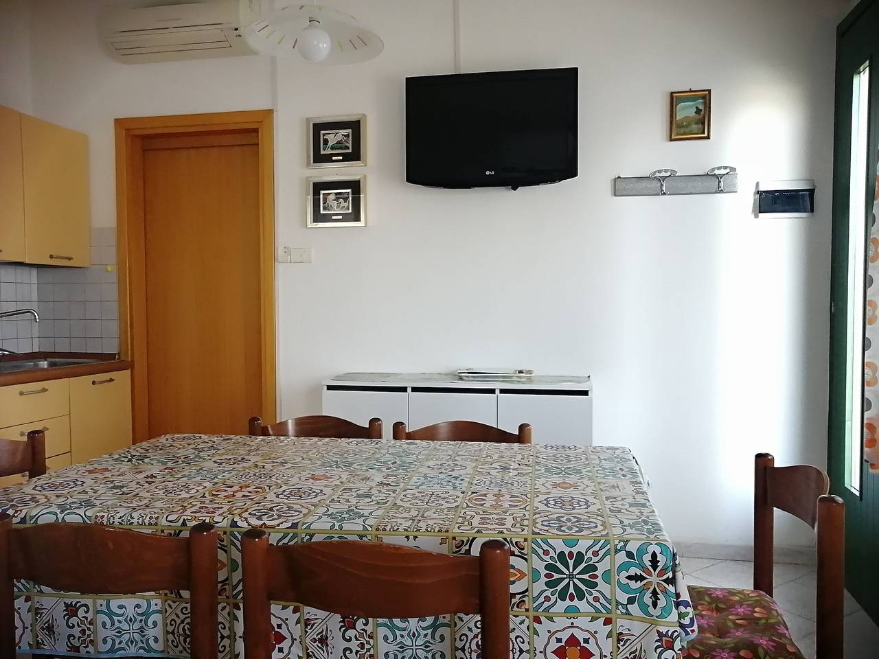 Appartamento intero, Appartamento 'Euroholiday Village 3A' con terrazza privata, giardino in comune e Wi-Fi in Lido di Jesolo, Jesolo