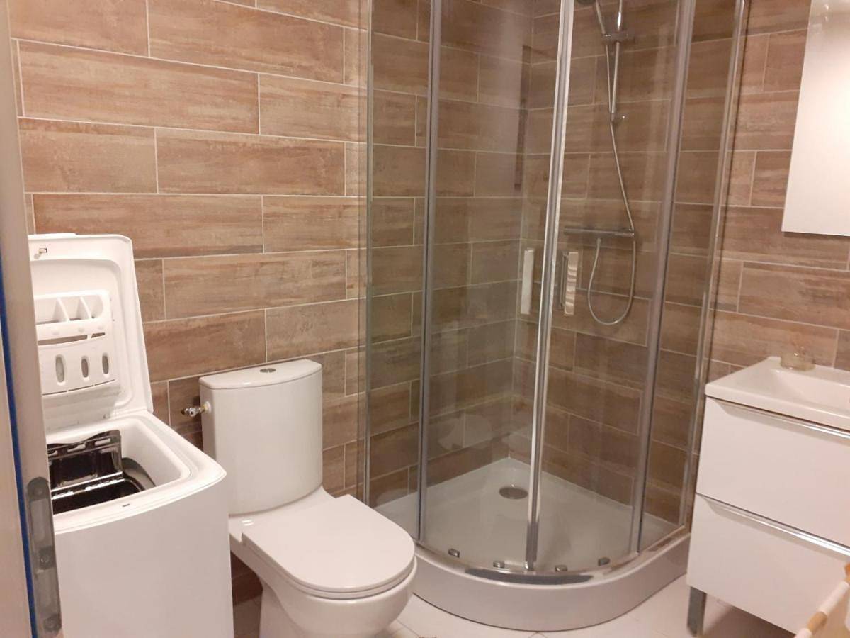 Appartement entier, Two-Bedroom Apartment in Déville-lès-Rouen, Région de Rouen