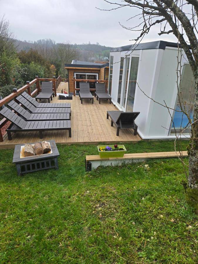 Maison de vacances pour 8 personnes, avec Jacuzzi et Terrasse ainsi que Jardin et Piscine