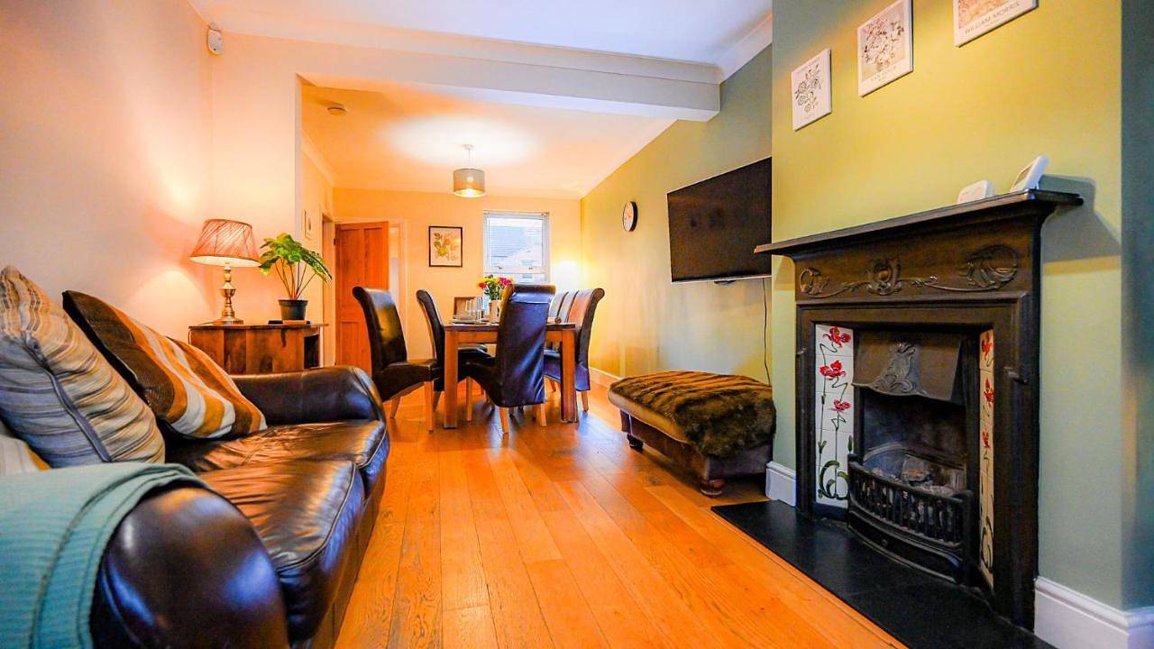 Entire apartment, Three-Bedroom Apartment in Bedford