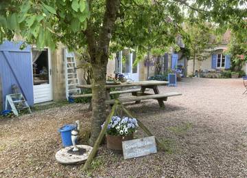 Chambre d’hôte pour 2 personnes, avec jardin et piscine, animaux acceptés dans Allier