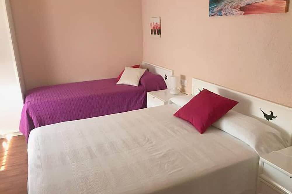 Self catering La Pausa Rural for 10 people in Olost, Osona