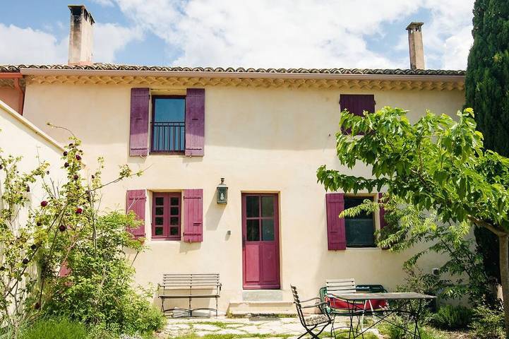 Maison de vacances pour 3 personnes, avec sauna ainsi que terrasse et piscine, animaux acceptés à Vacqueyras