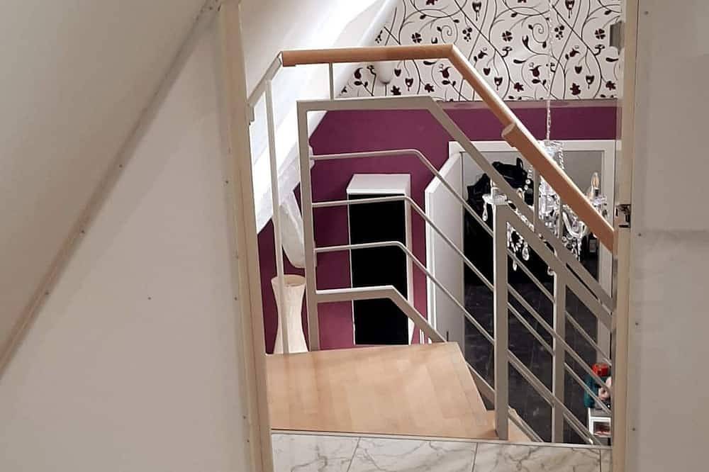 Ganze Wohnung, Moderne Dachgeschosswohnung - 15min vom Europa Park entfernt in Kenzingen, Südschwarzwald