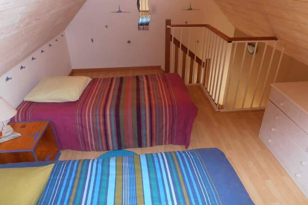 Maison avec jardin. une chambre et mezzanine in Dinard, Région de Saint-Malo