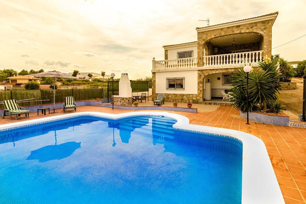 Large Family Villa: private pool, near lake & beach - Sleeps 10 in Navarrés, Valencia Province