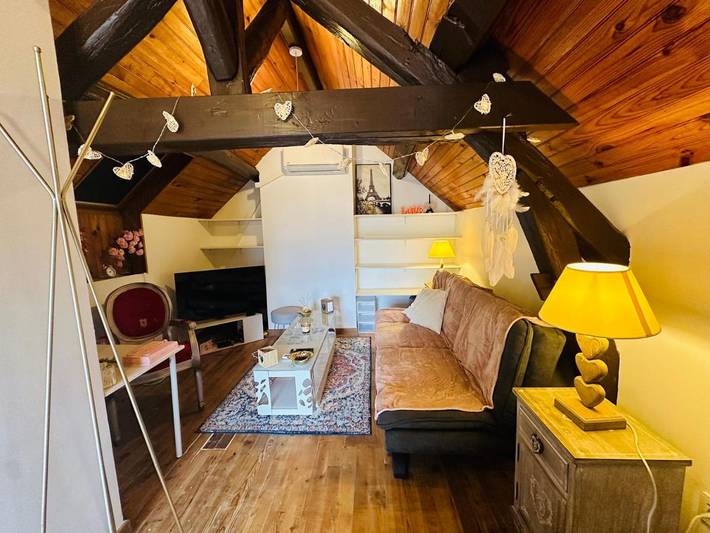 Gîte pour 2 personnes, avec jacuzzi ainsi que balcon et jardin à Cannes-Écluse