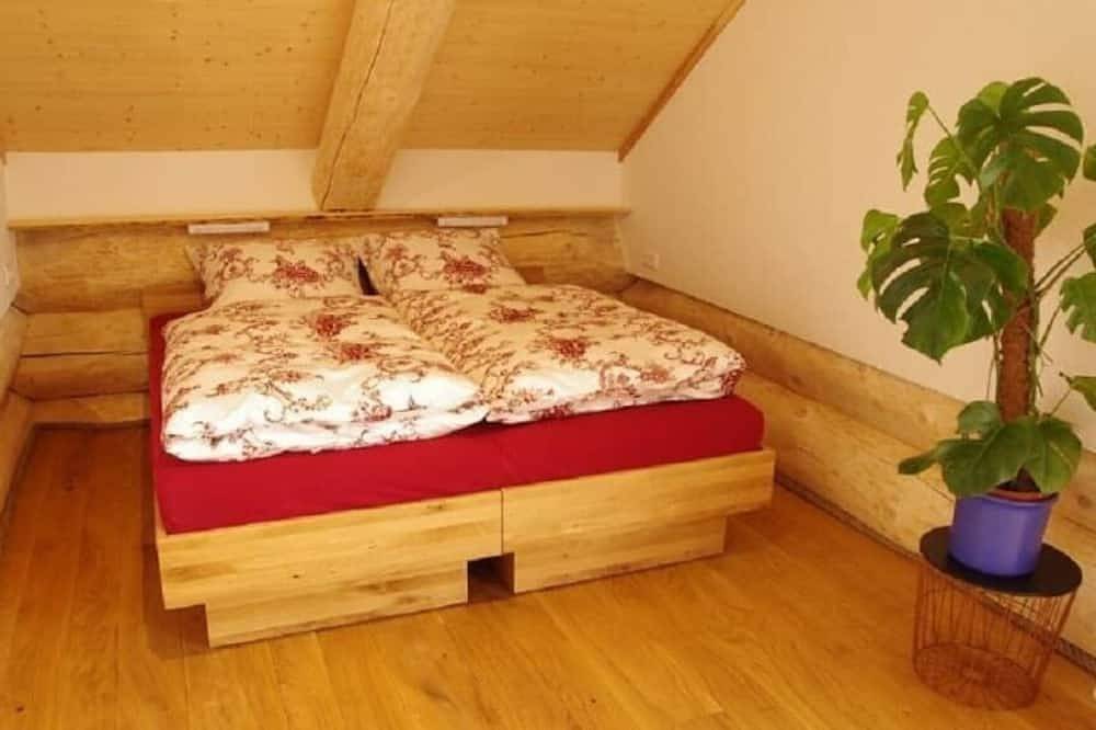 Appartamento intero, Gemütliche Ferienwohnung (70qm) im Dachgeschoss mit kostenlosem Wlan in Roding, Baviera Orientale