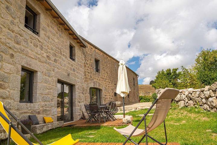 Gîte pour 6 personnes, avec Terrasse ainsi que Jardin et Vue