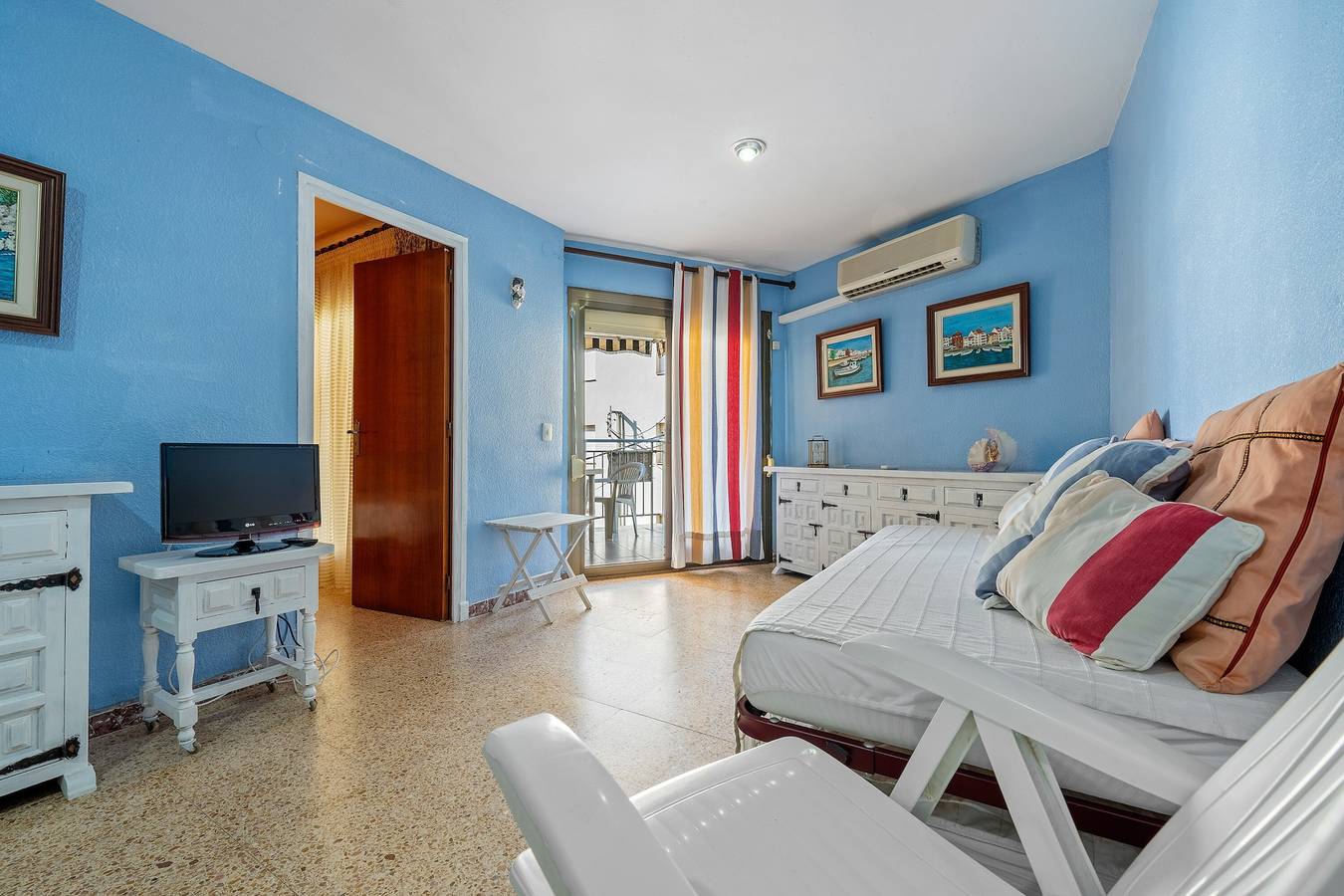Apartamento entero, Apartamento 'A Dos Minutos Del Mar' con vistas parciales al mar, terraza y aire acondicionado in Vilafortuny, Cambrils