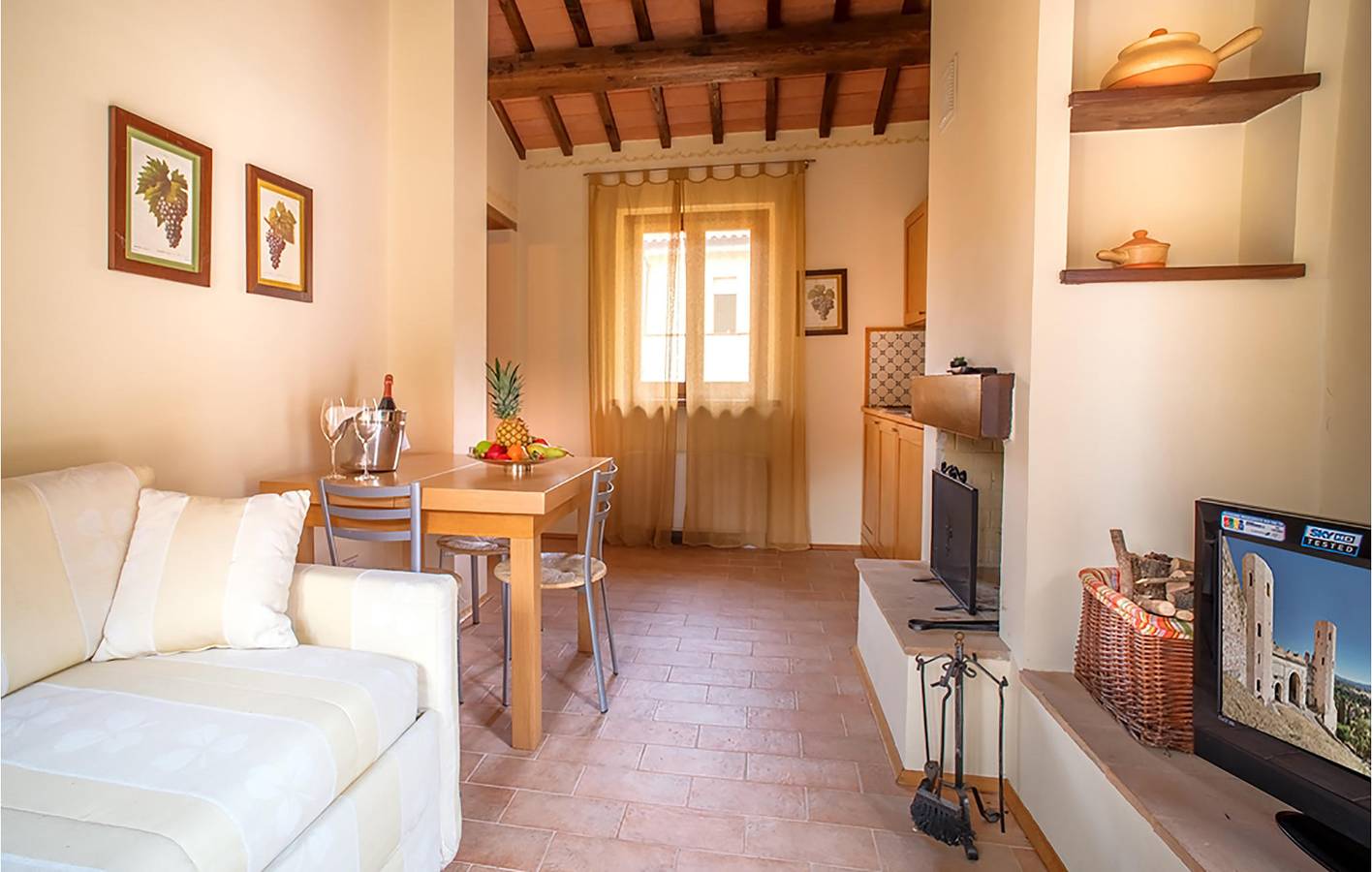 Appartamento intero, Appartamento con giardino e piscina con parcheggio e aria condizionata in Foligno, Perugia e dintorni