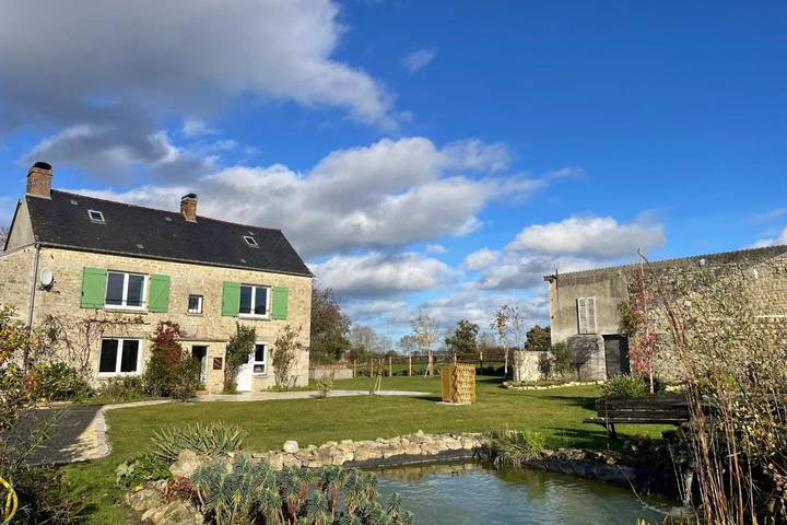 Location de vacances pour 8 personnes, avec jardin à Mandeville-en-Bessin