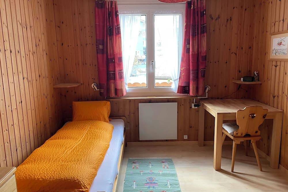 Ganze Wohnung, Alte Schmiede 1.Stock Appartement/Fewo, Bad, Wc, 3 Schlafräume 5-Bettwohnung in Arosa, Plessur Alpen