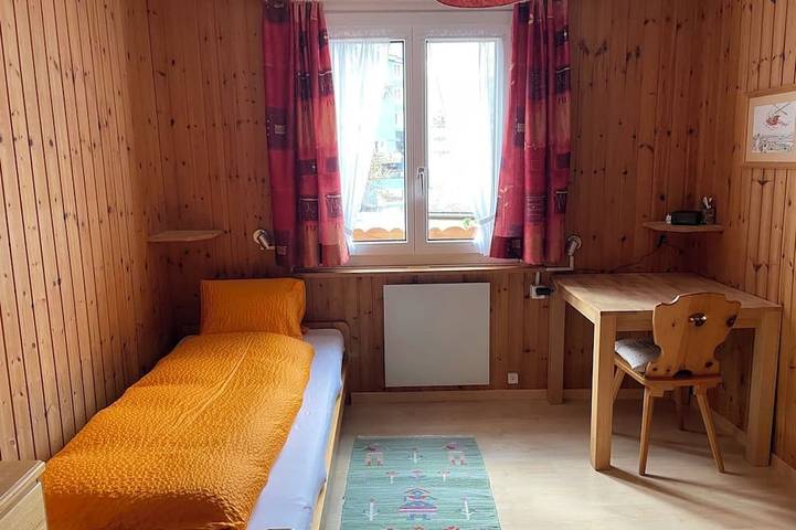 Ganze Wohnung, Alte Schmiede 1.Stock Appartement/Fewo, Bad, Wc, 3 Schlafräume 5-Bettwohnung in Arosa, Plessur Alpen