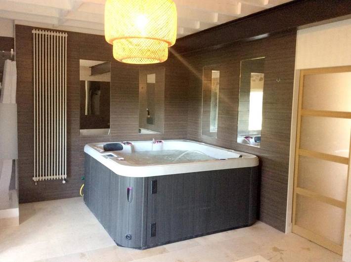 Location de vacances pour 2 personnes, avec sauna et piscine, animaux acceptés à Abjat-sur-Bandiat