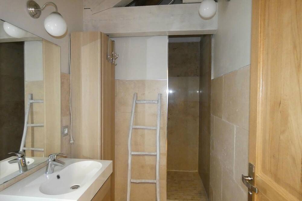 Acogedor apartamento de 2 habitaciones con piscina (2/4 pers) in Fontvieille, Region de Arles