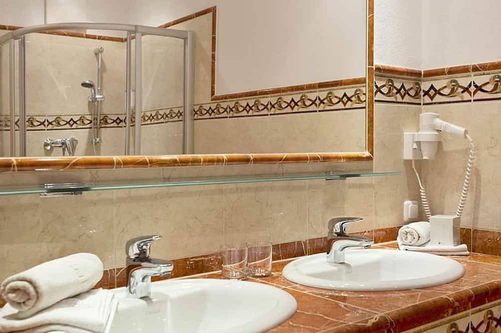 Doppelzimmer mit Dusche, Wc \"Dorfblick\" - Untermüllnergut, Landhotel in Dorfgastein, Ski Amadé