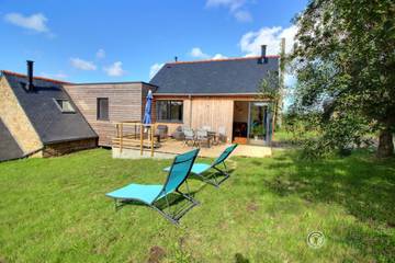 Gîte pour 5 personnes, avec terrasse et jardin à Penvénan