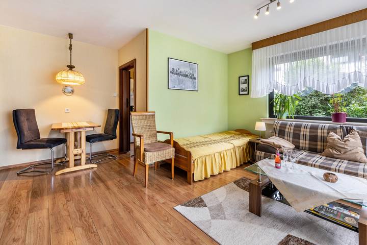 Appartement entier, Appartement 'Ferienwohnung Neuenrade' avec terrasse partagée, jardin partagé et Wi-Fi in Neuenrade, Arrondissement de la Mark