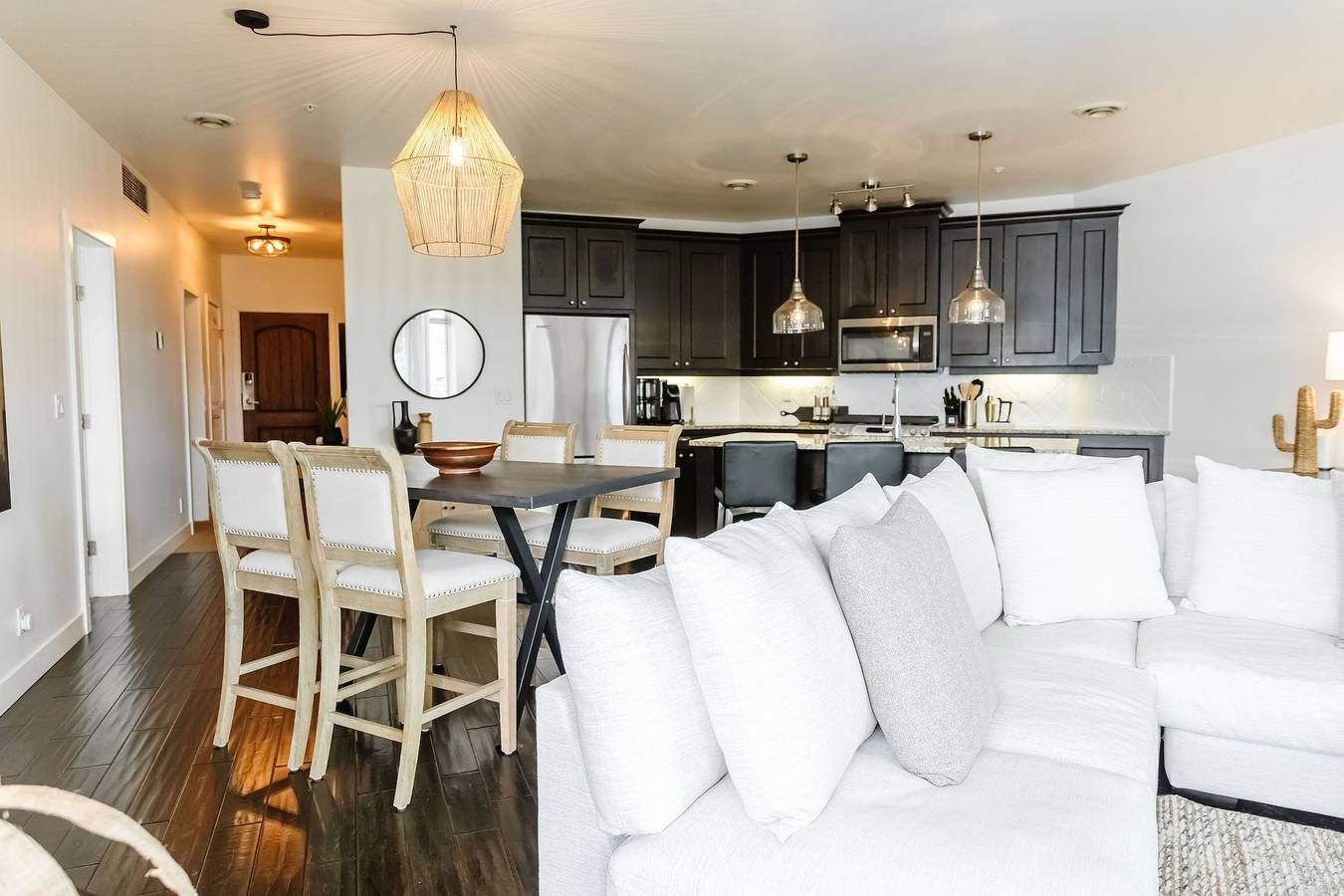 Ganze Wohnung, Lakeside Bliss Retreat / Barona Beach in West Kelowna, Crystal Mountain