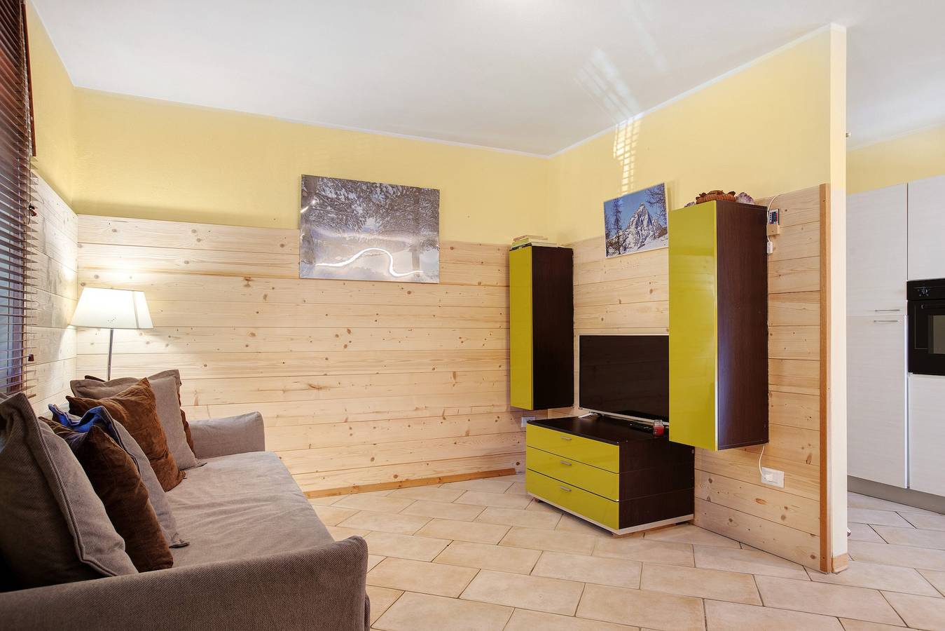 Appartement entier, Appartement 'Chateau Chatillon' avec vue sur les montagnes, terrasse privée et Wi-Fi in Châtillon (Village), Comune di Châtillon