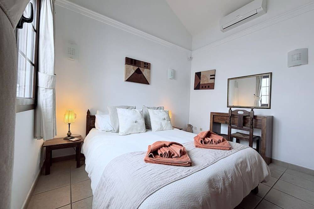 Villa,with private heated pool,Wifi,Parque Del Rey,close to Playa Blanca town. in Playa Blanca, Yaiza