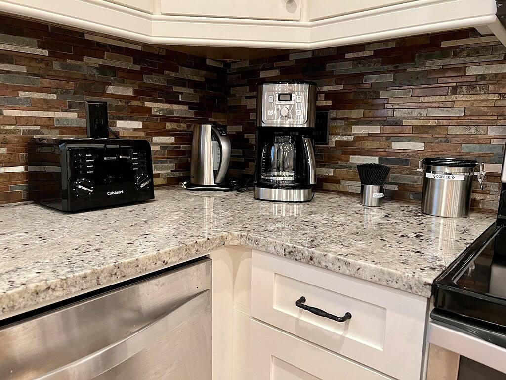 Relaxing Retreat - Jacuzzi Hot Tub + Private Pool in Gwinnett County