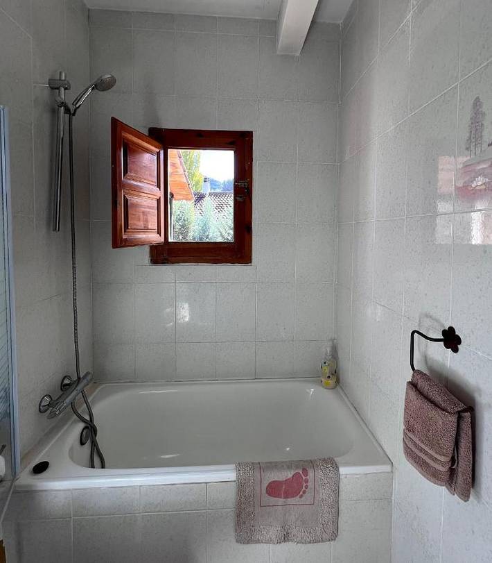 Casa de vacaciones para 12 personas, con piscina además de vistas y jardín, Se admiten mascotas en La Alcarria - 2