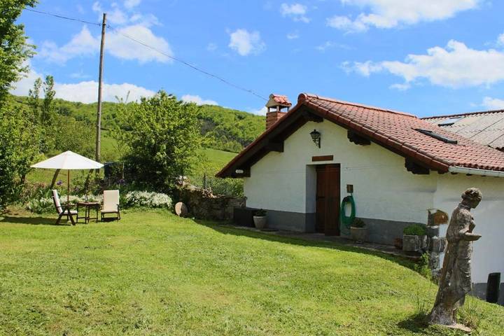 Maison de campagne pour 9 personnes, avec Balcon et Terrasse ainsi que Jardin et Vue à Erro