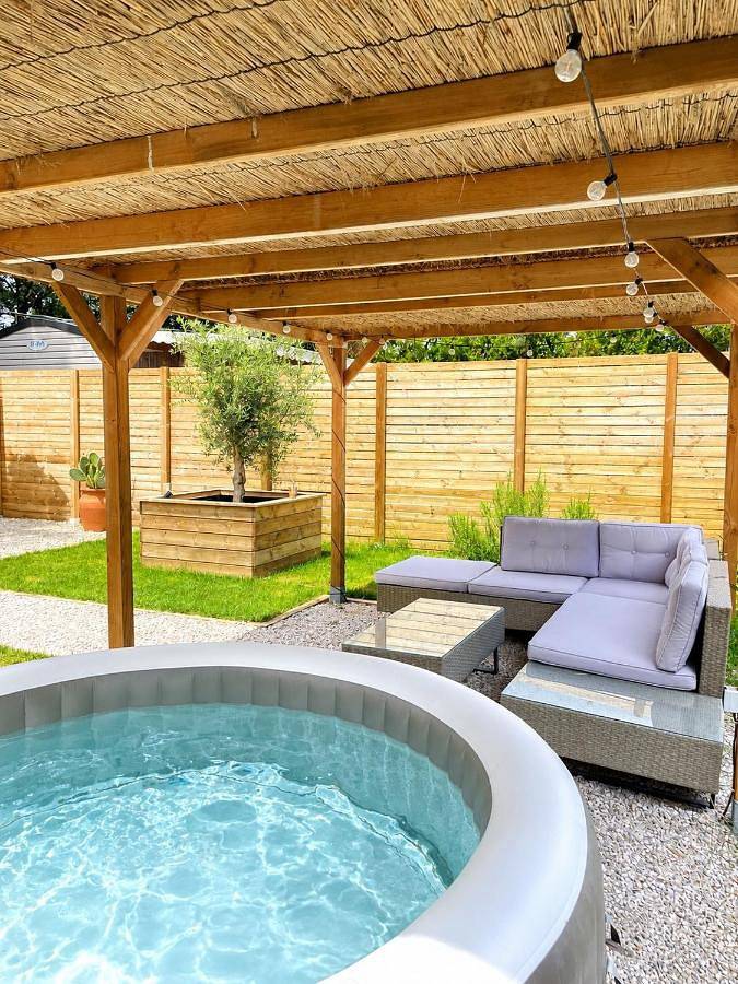 Camping pour 7 personnes, avec Jacuzzi ainsi que Terrasse et Jardin