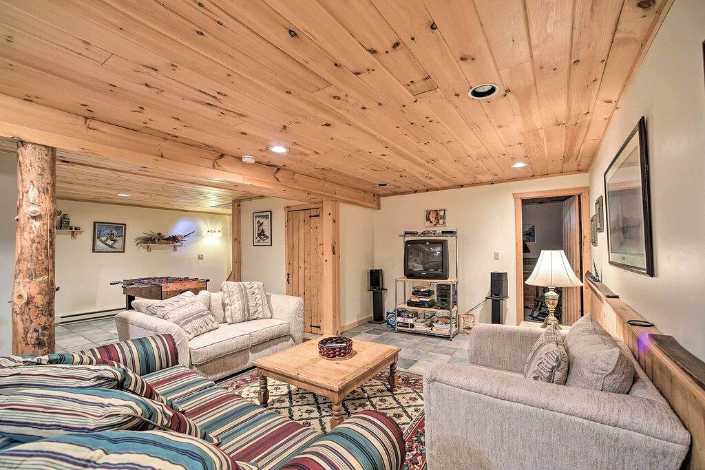 Pet-Friendly New York Cabin w/ Hot Tub & Game Room in Catskill Mountains