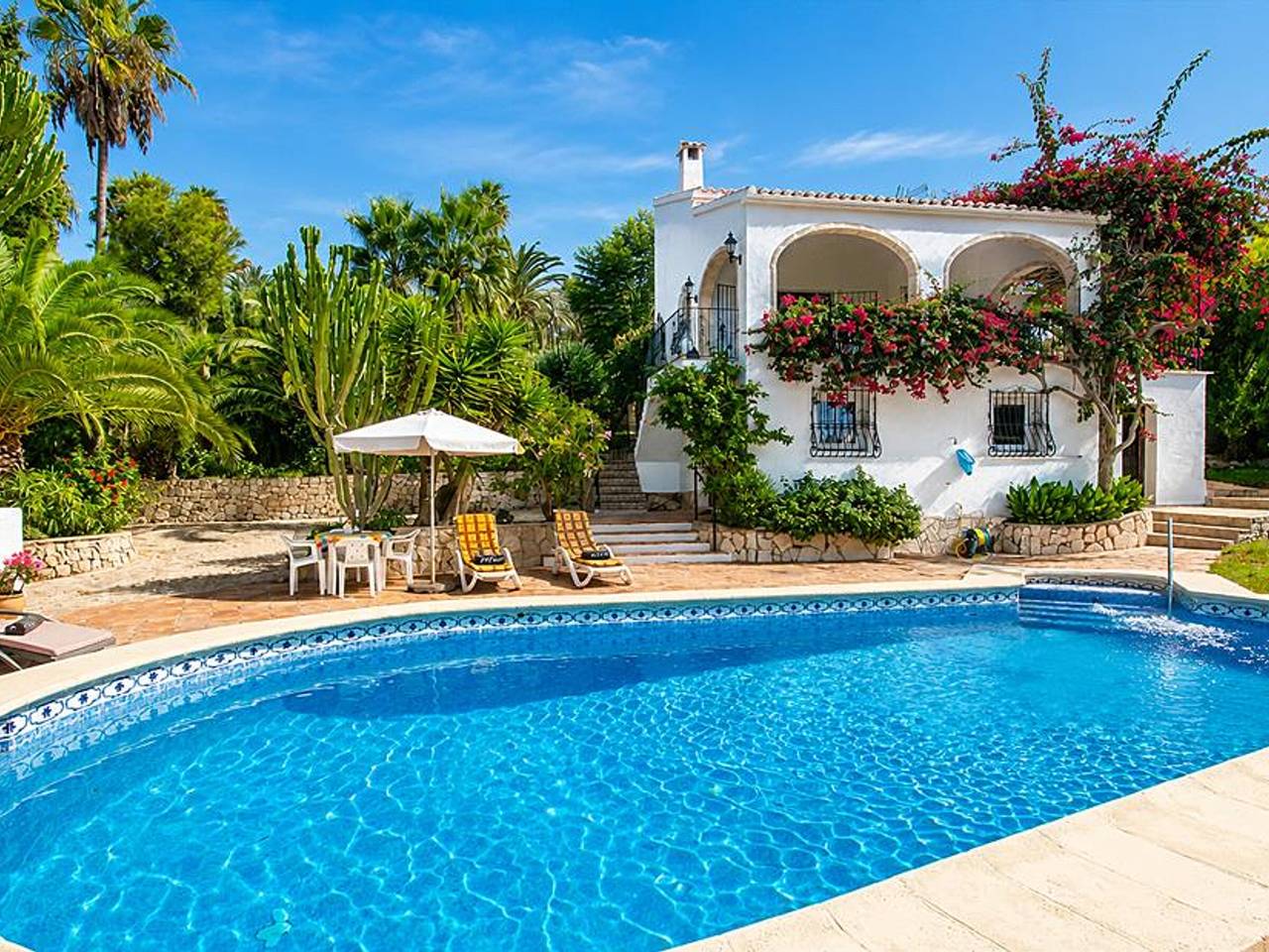 Beautiful villa in Javea with private pool, garden and air conditioning, near the beach in Cap Martí, Jávea