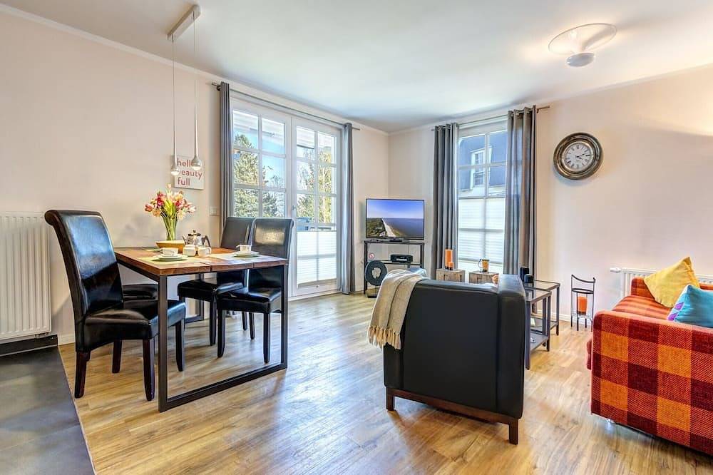 Ganze Wohnung, Traumhafte Wohnung mit Seeblick, direkt am Achterwasser und Golfclub in Balm, Benz