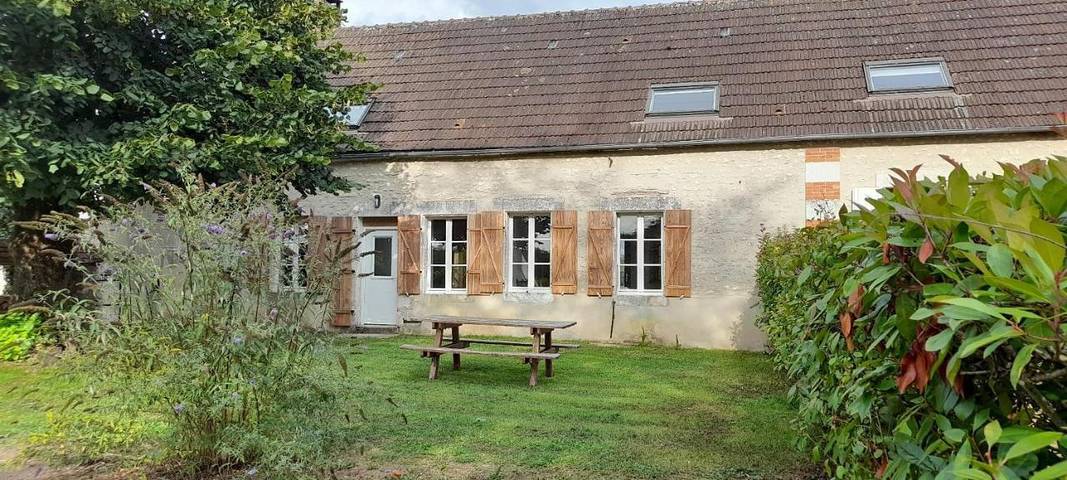 Location de vacances pour 4 personnes, avec jardin et vue à Druyes-les-Belles-Fontaines
