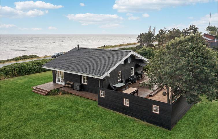 Ferieudlejning for 6 personer, med jacuzzi og terrasse samt have i Sjællands Odde