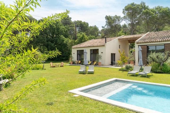 Casa de huéspuedes para 2 personas, con jardín y piscina - 1