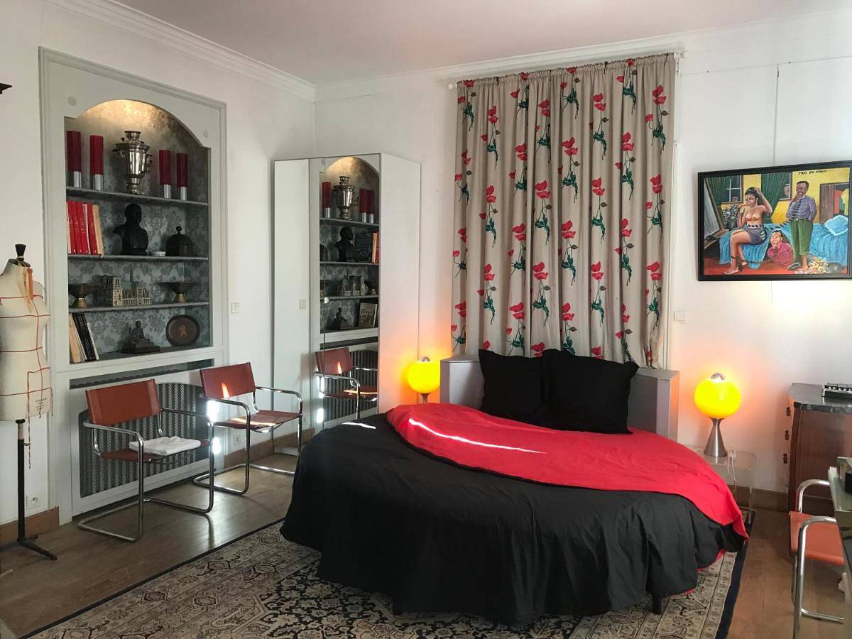 Family Room with Private Terrace and garden view in Sens, Yonne