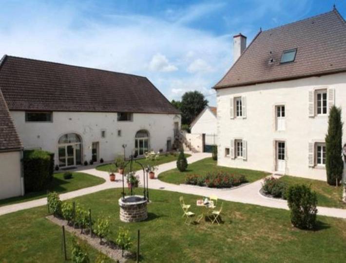 Hôtel pour 5 personnes, avec Terrasse ainsi que Jardin et Vue à Gilly-lès-Cîteaux