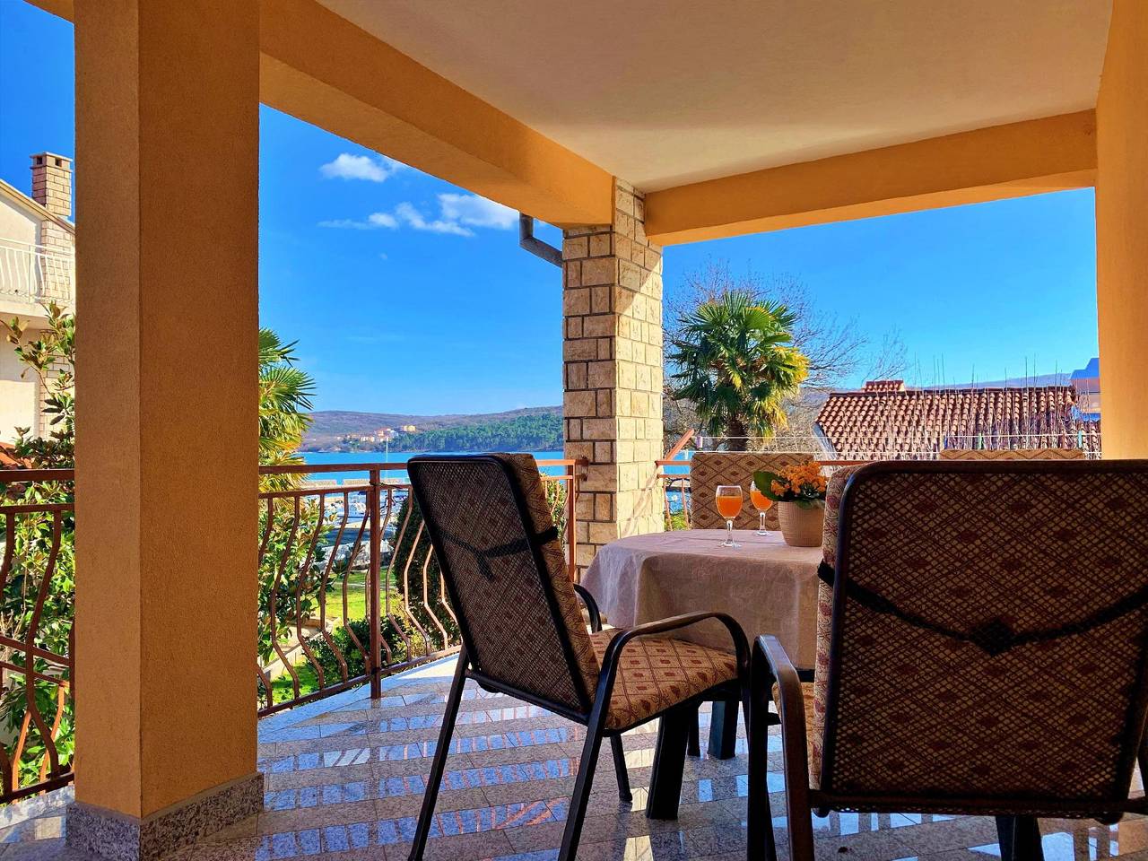 Apartment Nevenka - Meerblick, 70m vom Meer in Cizici, Krk