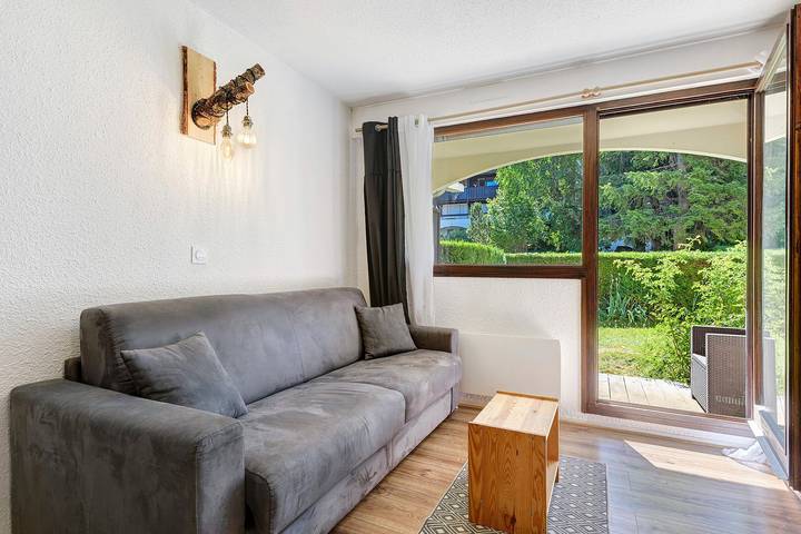 Entire apartment, Garden-Level Apartment in the Heart of Villard, Private Terrace and Garden in Villard-de-Lans, Parc naturel régional du Vercors