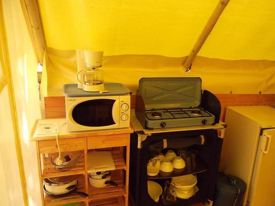 Flower Camping Beauchêne - Glamping tent 4 persons - Bungalow Amazone Standard 20m² / 2 bedrooms - terrace (no private bathroom) in Avrillé (Vendée), Vendée
