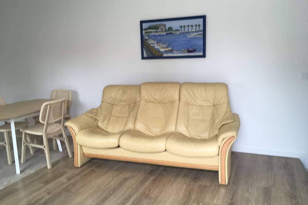 Maisonnette T3 terrace, 5 mn from the port and Super U, 10 mn walk from the beach in Cassis, Calanques National park
