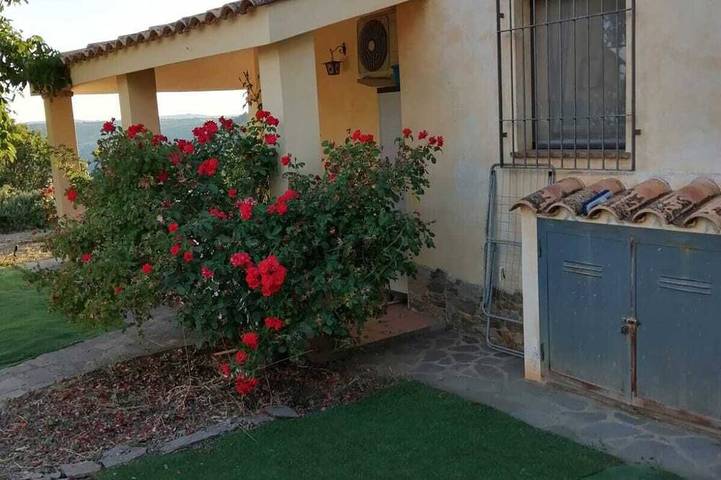 Incantu,casa vacanze in montagna con giardino e vista -Sardegna in Seulo, Barbagia